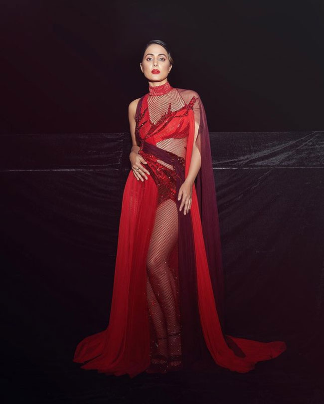 Staggering Poses Of Hina Khan In Red